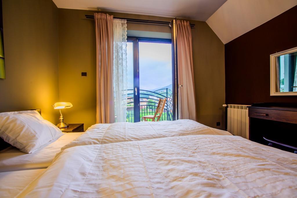 Otulina Park Bed & Breakfast ชซาฟนีซา ภายนอก รูปภาพ